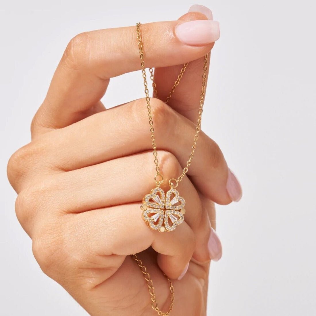 Açılır Yonca Kalp Kolye - Zarif Hediye