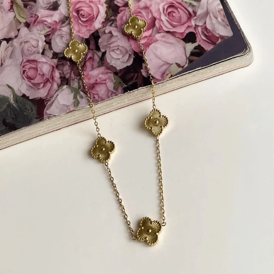 Yonca Model Kolye - Zarif Hediye