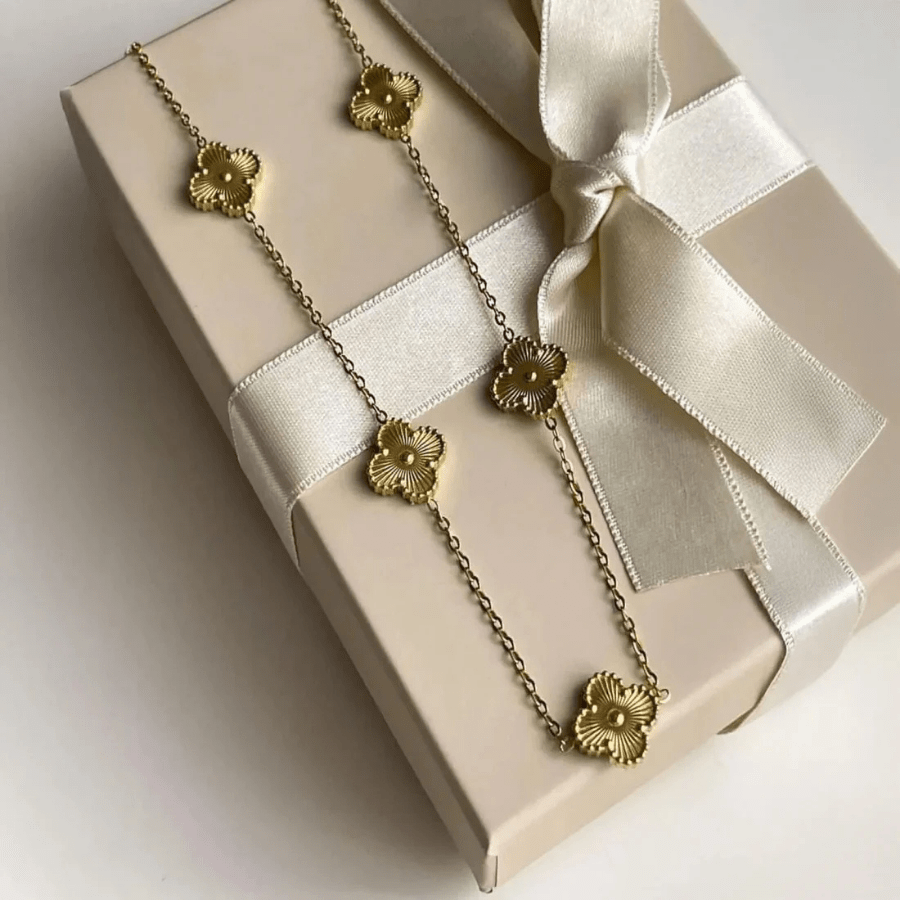 Yonca Model Kolye - Zarif Hediye