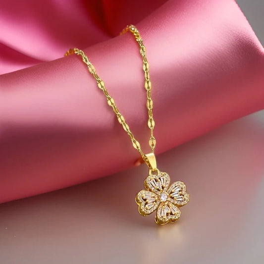 Dönen Yonca Kolye - Zarif Hediye